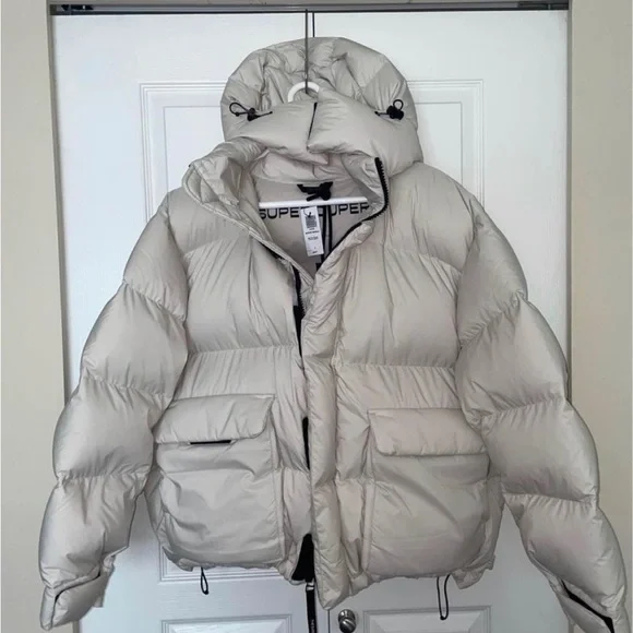 Aritzia Super Duper Puff (Matte Pearl) - Picture 6 of 8